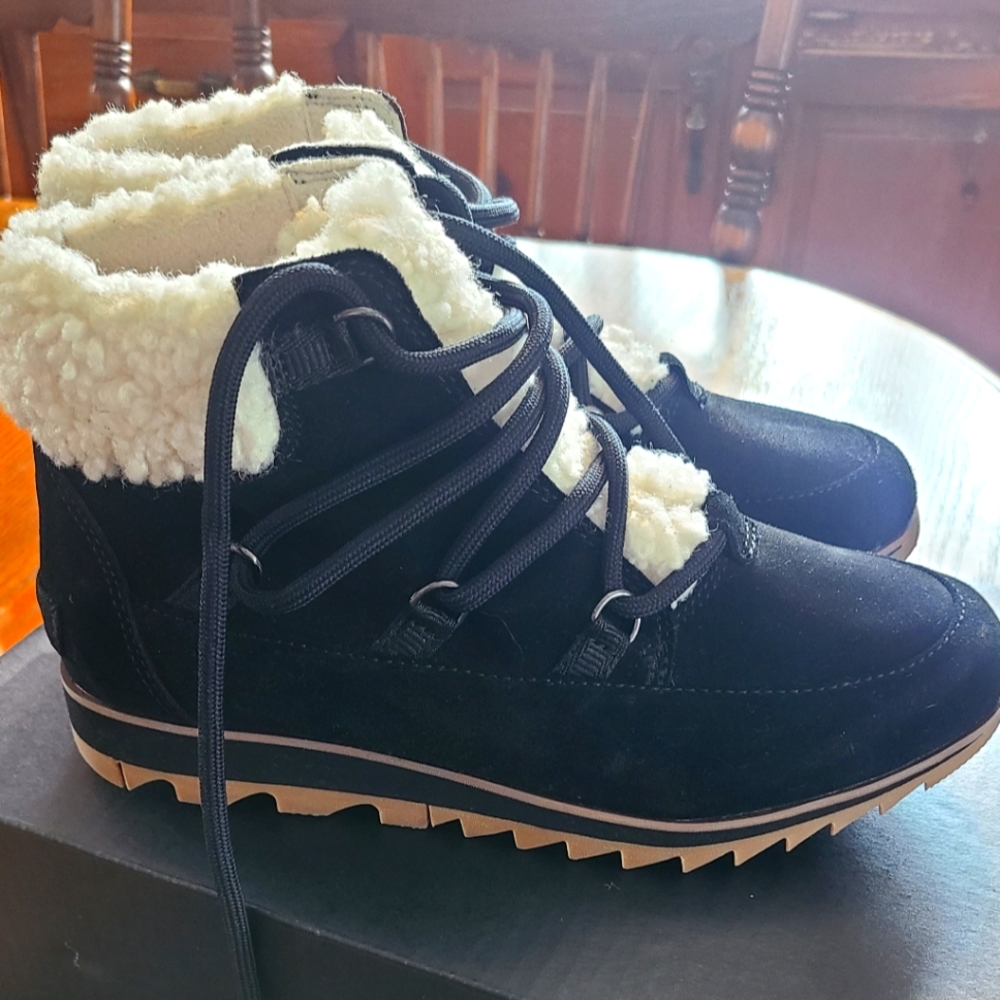 Brand new women's Sorel boots